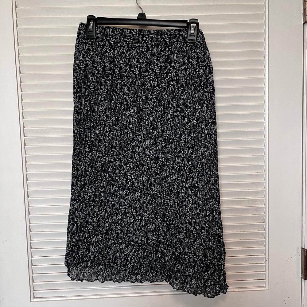 Skirt with elastic waist